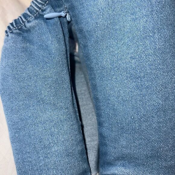 NWT Denim Blue Off-Shoulder Top for COWBOY CARTER - Picture 4 of 4